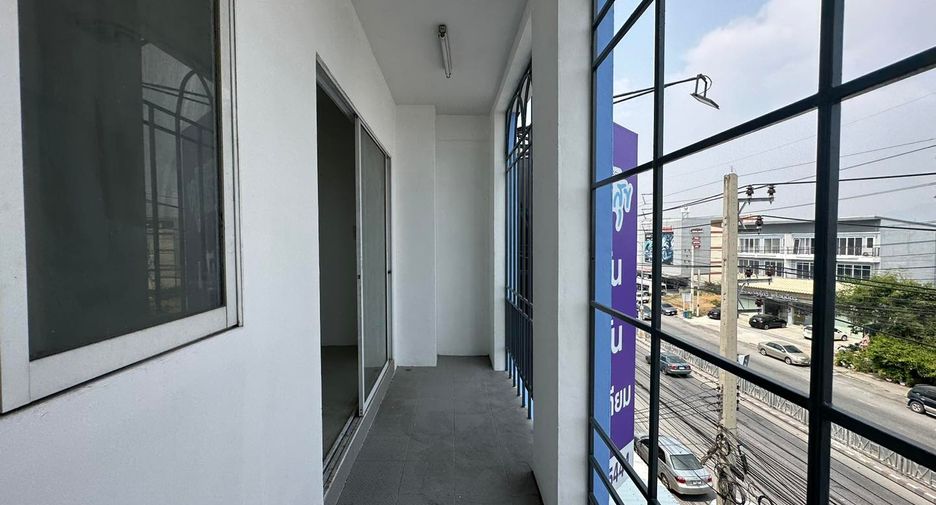 For rent 3 Beds retail Space in Mueang Chon Buri, Chonburi