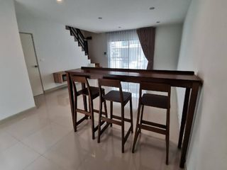 Аренда и продажа 3 спальни таунхаус в Пращет, Бангкок