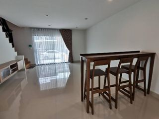 Аренда и продажа 3 спальни таунхаус в Пращет, Бангкок