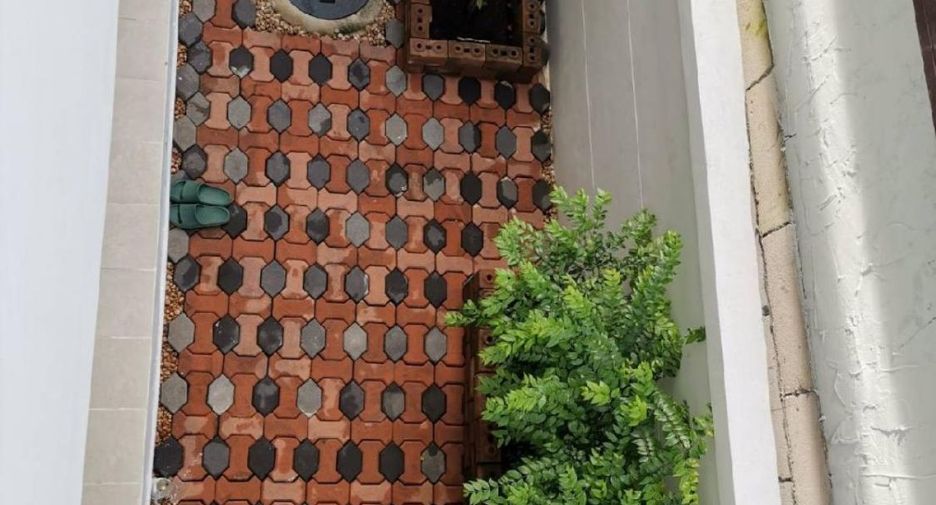 Casa adosada en alquiler y en venta de 3 habitaciones en Prawet, Bangkok