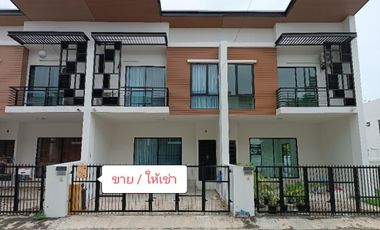 À louer et à vendre 3 chambres maison de ville à Prawet, Bangkok