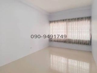 Casa adosada en alquiler de 3 habitaciones en Suan Luang, Bangkok