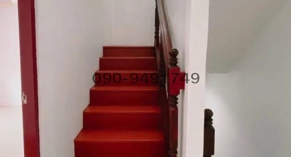 For rent 3 bedrooms townhouse in Suan Luang, Bangkok