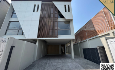 For sale 4 bed townhouse in Lat Phrao, Bangkok