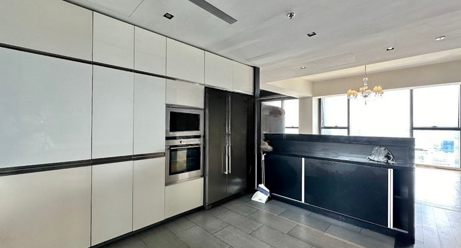 For rent and for sale 4 bedrooms condo in Sathon, Bangkok