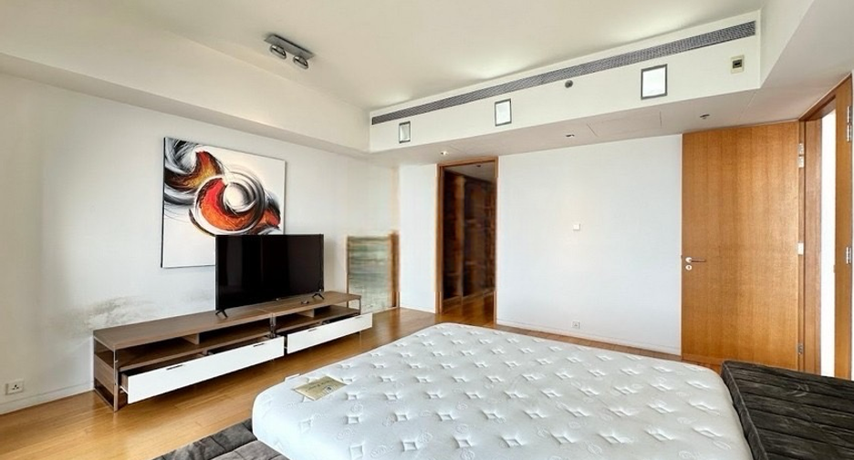 For rent and for sale 4 bedrooms condo in Sathon, Bangkok