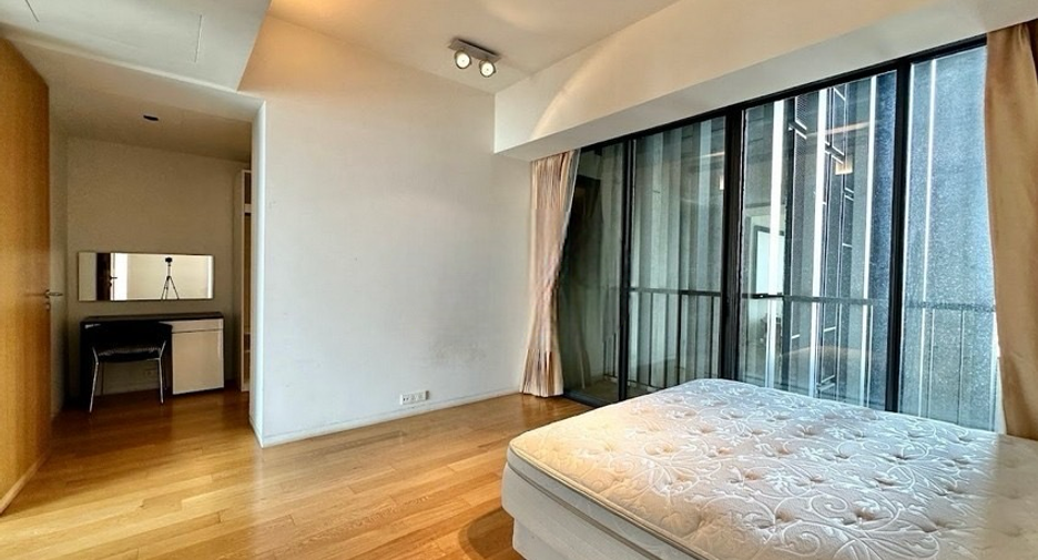 For rent and for sale 4 bedrooms condo in Sathon, Bangkok