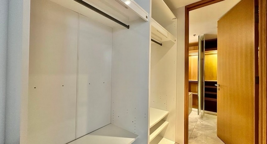 For rent and for sale 4 bedrooms condo in Sathon, Bangkok