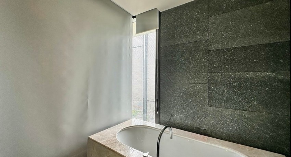 For rent and for sale 4 bedrooms condo in Sathon, Bangkok
