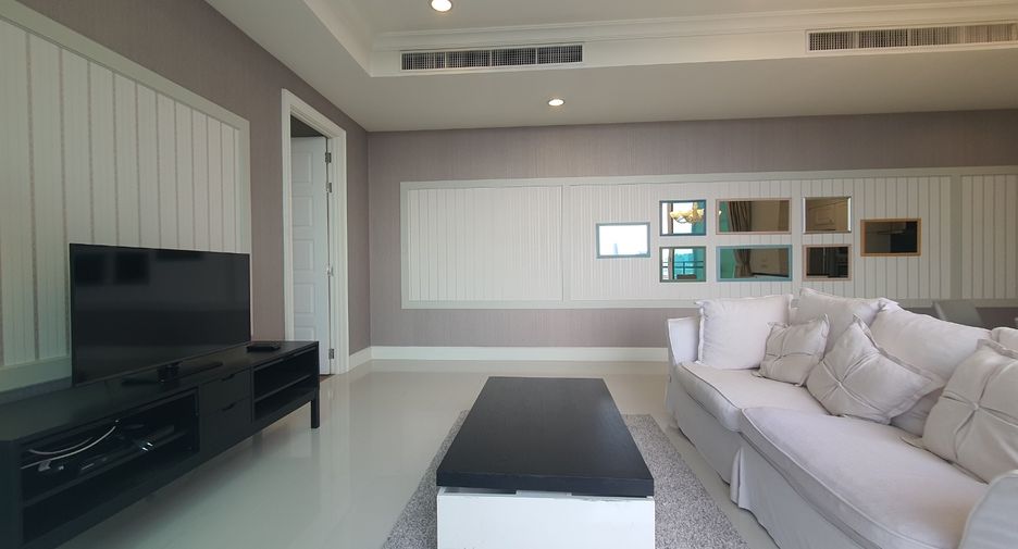 For rent 2 bedrooms condo in Watthana, Bangkok