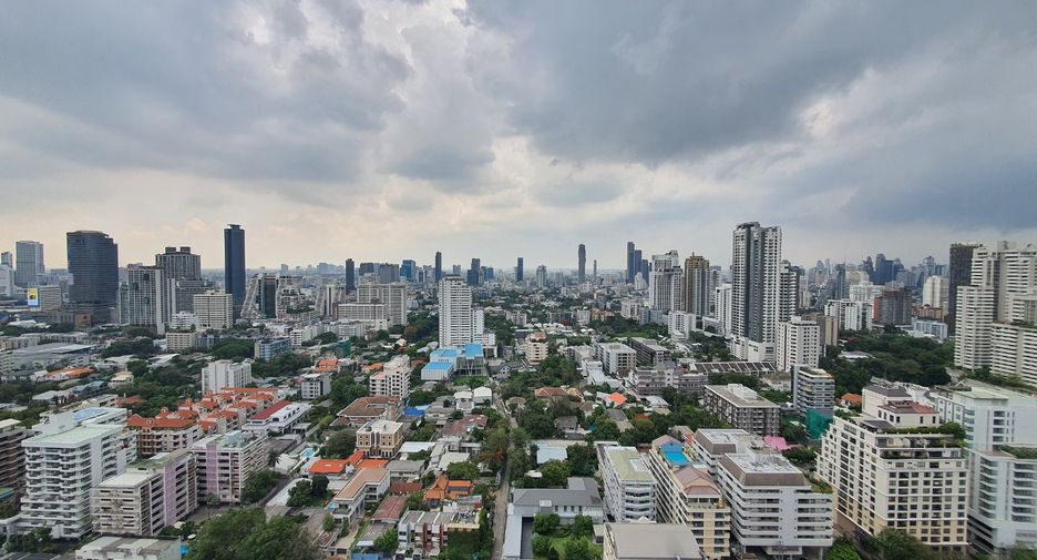 For rent 2 bedrooms condo in Watthana, Bangkok