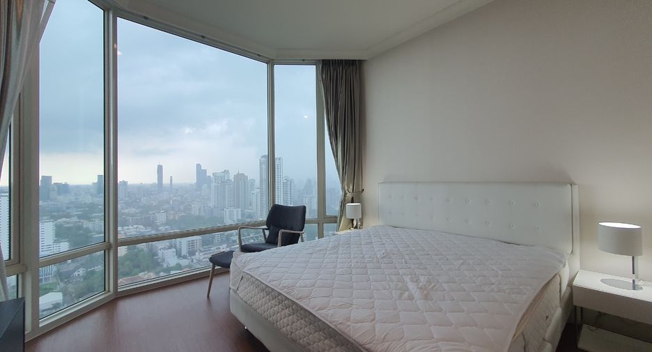 For rent 2 bedrooms condo in Watthana, Bangkok