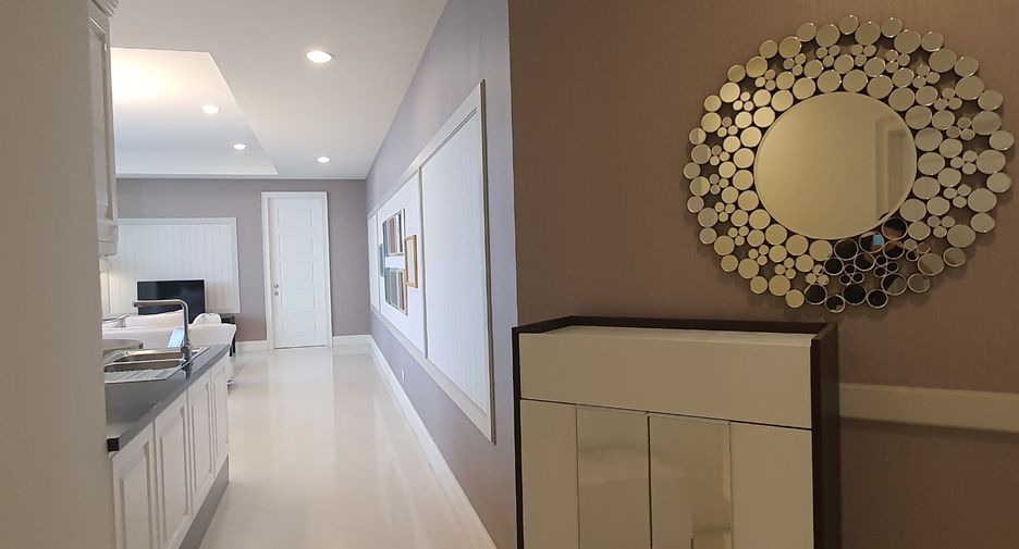 For rent 2 bedrooms condo in Watthana, Bangkok