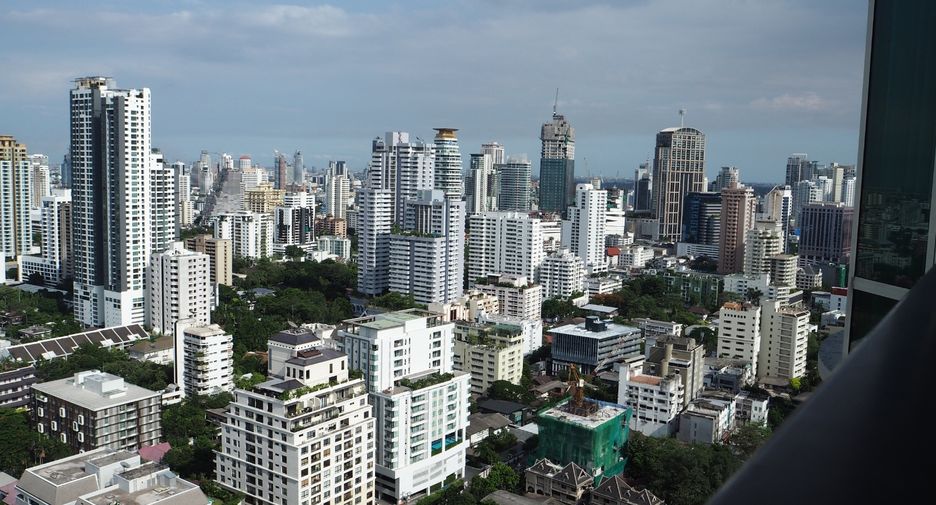 For rent 2 bedrooms condo in Watthana, Bangkok
