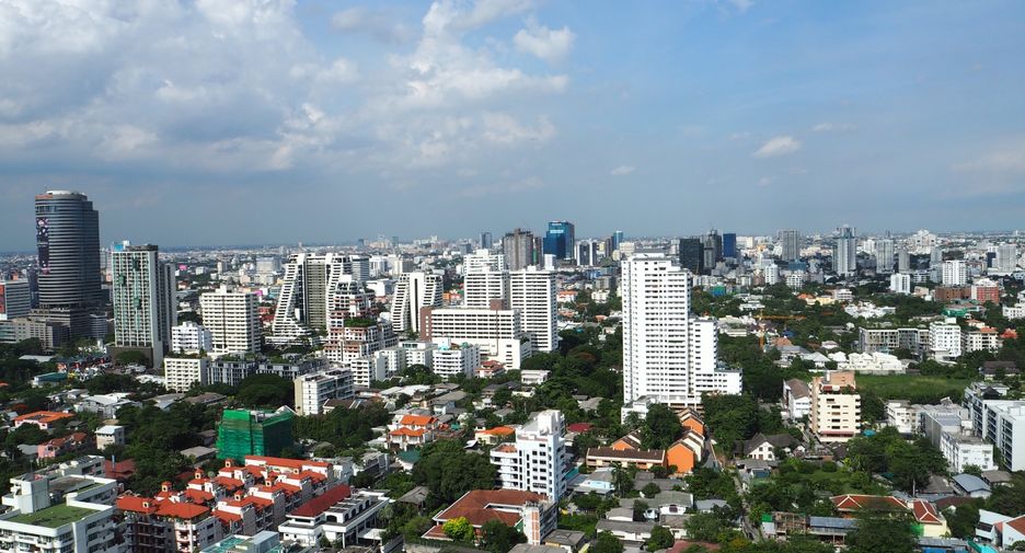 For rent 2 bedrooms condo in Watthana, Bangkok