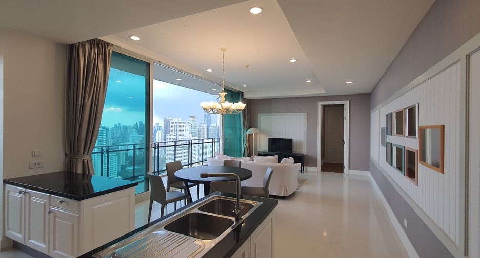 For rent 2 bedrooms condo in Watthana, Bangkok
