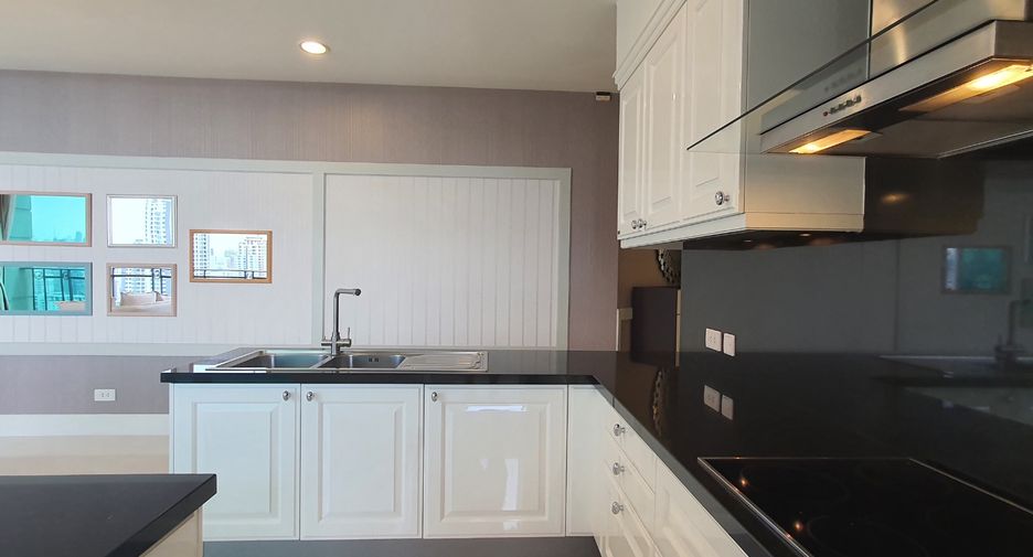 For rent 2 bedrooms condo in Watthana, Bangkok