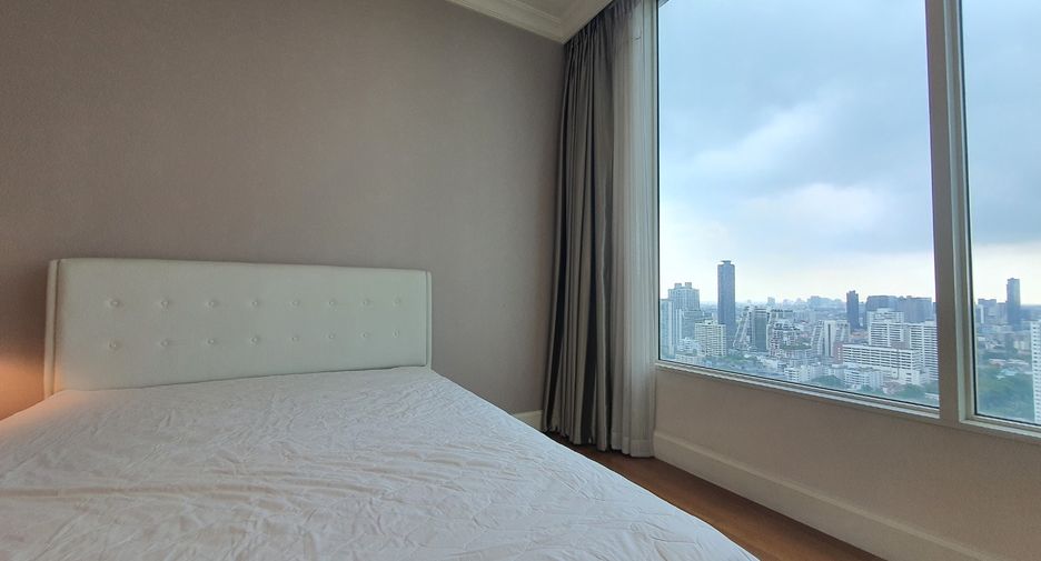 For rent 2 bedrooms condo in Watthana, Bangkok