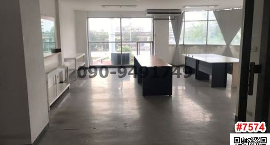 For sale 4 bedrooms retail Space in Wang Thonglang, Bangkok