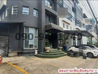 For sale 4 bedrooms retail Space in Wang Thonglang, Bangkok