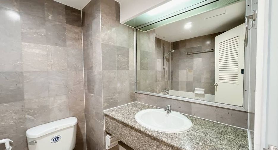 For sale 1 bed condo in Huai Khwang, Bangkok