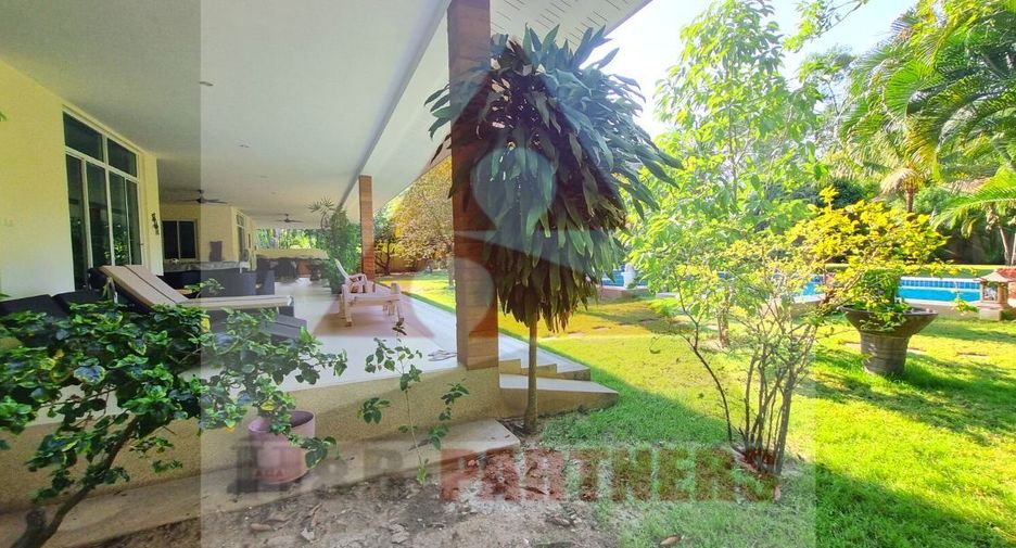 For sale 6 bedrooms villa in Hua Hin, Prachuap Khiri Khan