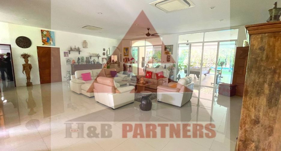 For sale 6 bedrooms villa in Hua Hin, Prachuap Khiri Khan