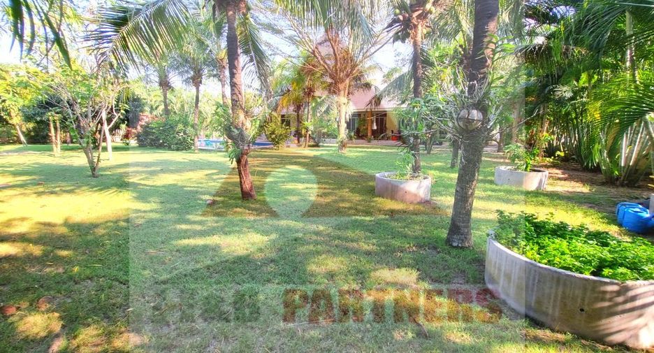 For sale 6 bed villa in Hua Hin, Prachuap Khiri Khan
