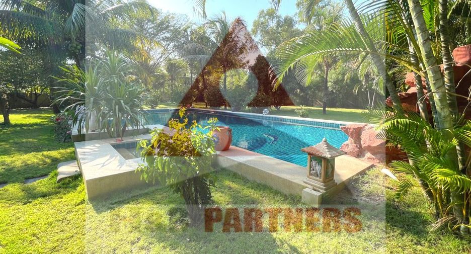 For sale 6 bedrooms villa in Hua Hin, Prachuap Khiri Khan