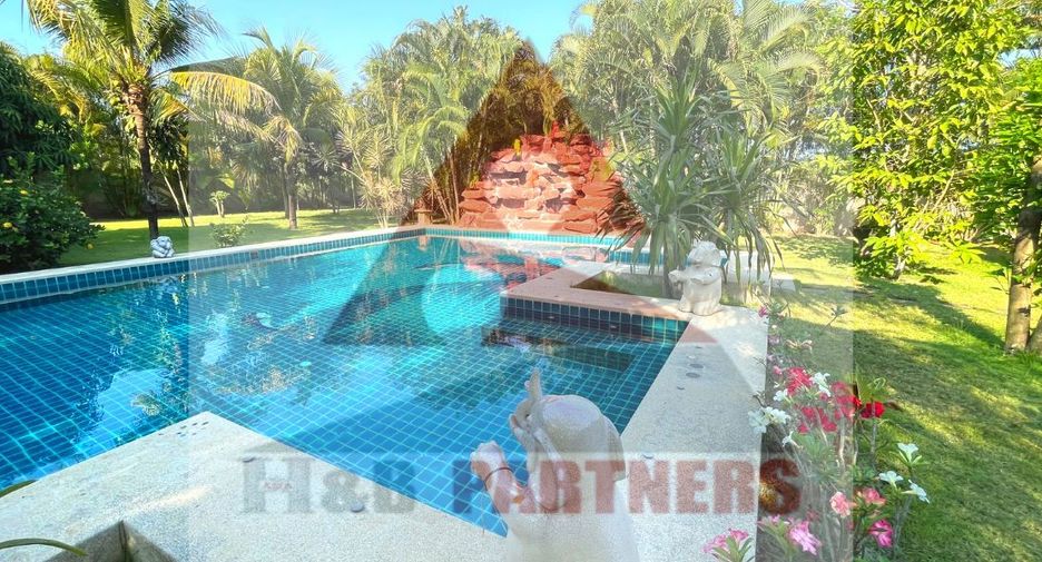 For sale 6 bedrooms villa in Hua Hin, Prachuap Khiri Khan