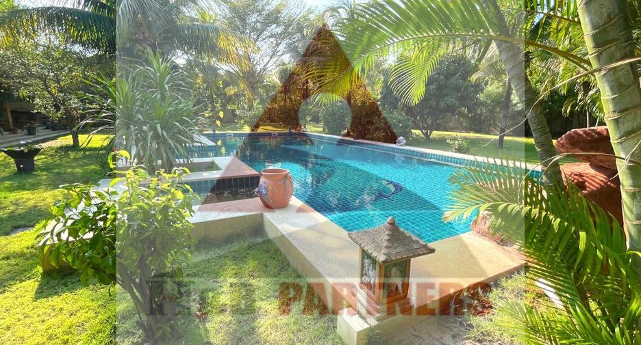 For sale 6 bedrooms villa in Hua Hin, Prachuap Khiri Khan