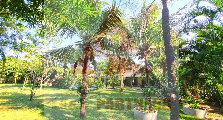 For sale 6 bedrooms villa in Hua Hin, Prachuap Khiri Khan