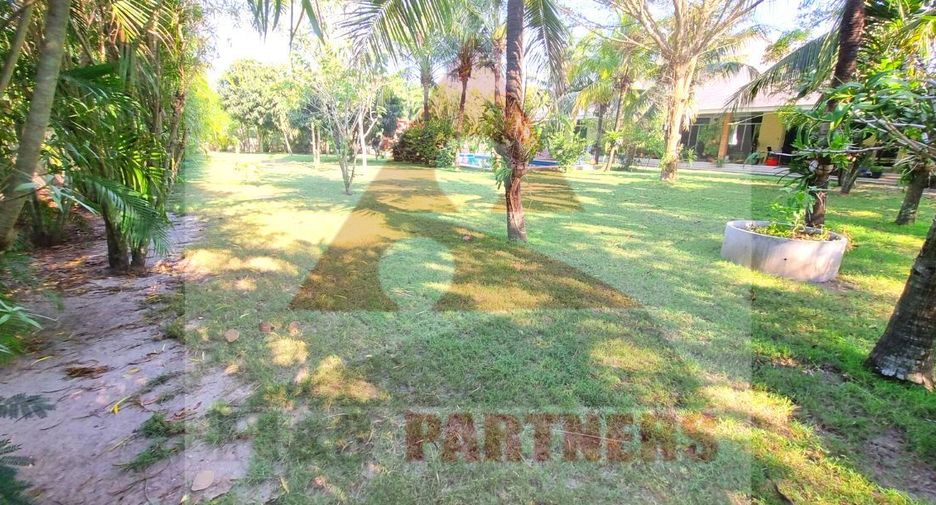 For sale 6 bedrooms villa in Hua Hin, Prachuap Khiri Khan