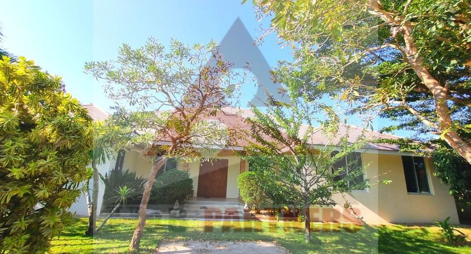 For sale 6 bedrooms villa in Hua Hin, Prachuap Khiri Khan