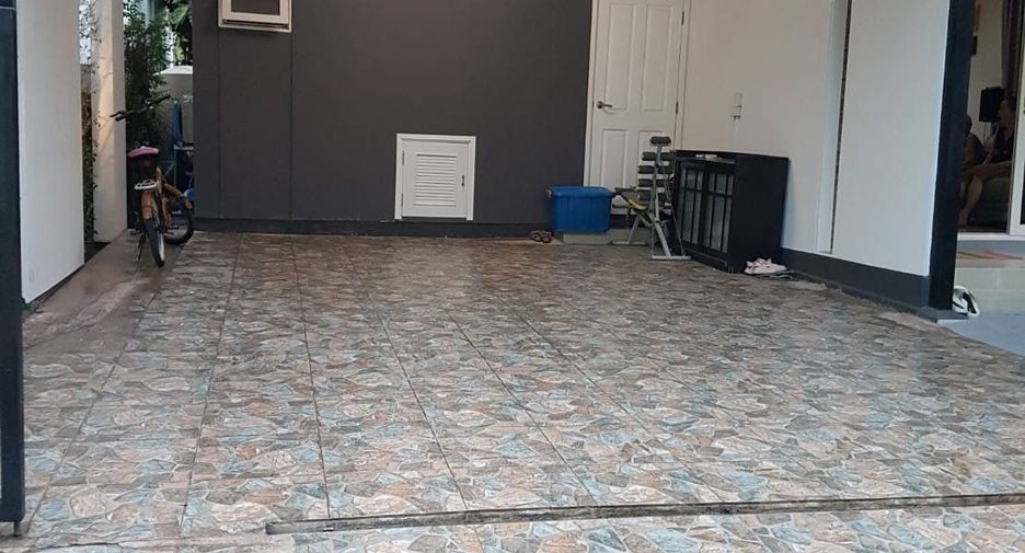 Haus zur Miete und zum Kauf mit 3 Zimmer in Prawet, Bangkok