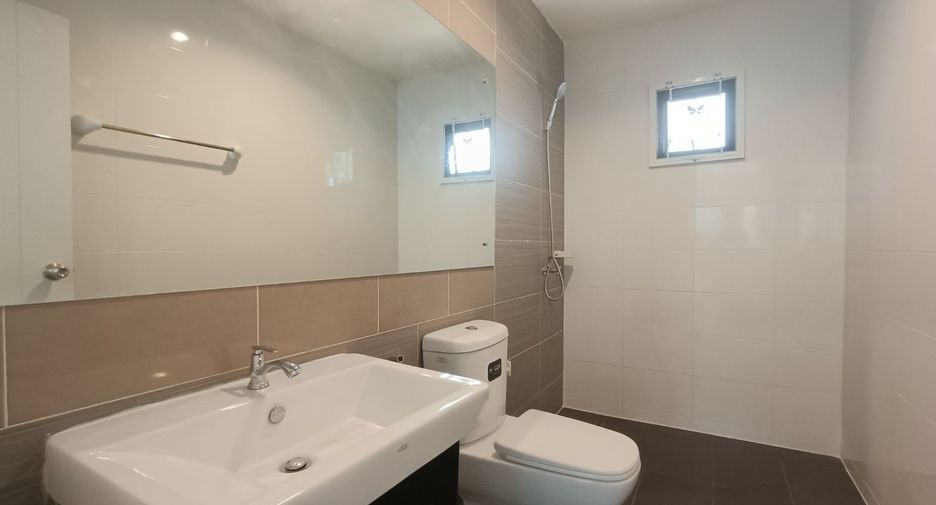 For sale 3 bedrooms house in Lat Krabang, Bangkok