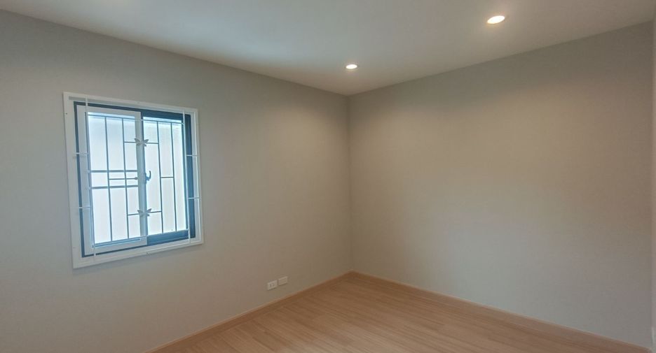 For sale 3 bedrooms house in Lat Krabang, Bangkok