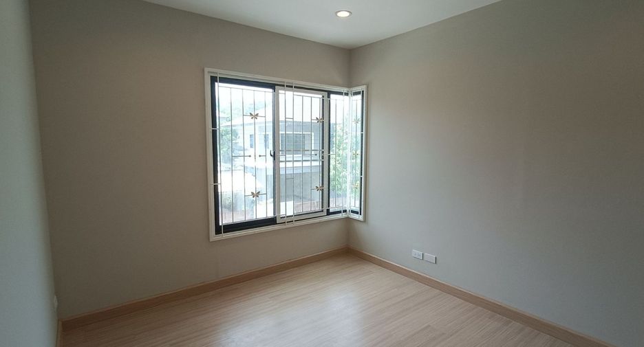 For sale 3 bedrooms house in Lat Krabang, Bangkok
