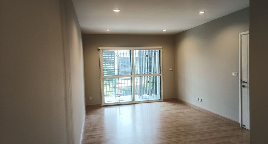 For sale 3 bedrooms house in Lat Krabang, Bangkok