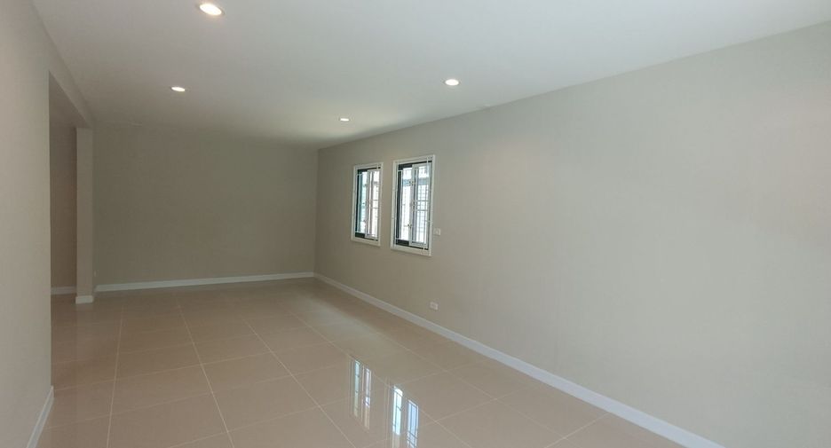 For sale 3 bedrooms house in Lat Krabang, Bangkok