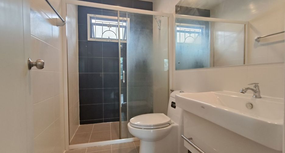 For sale 3 bedrooms house in Lat Krabang, Bangkok