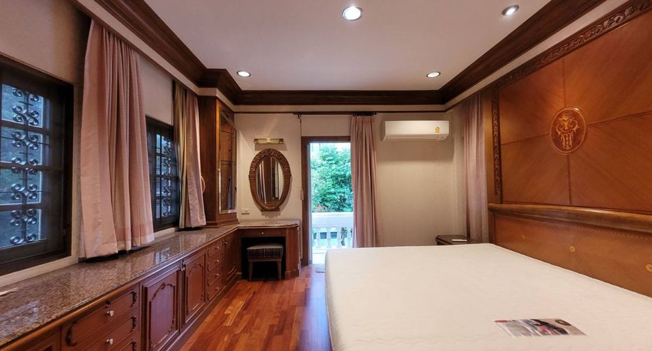For rent 6 bed house in Bang Rak, Bangkok