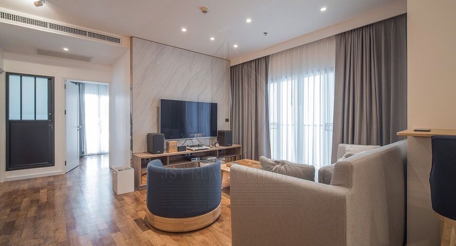 For rent 2 bedrooms condo in Watthana, Bangkok