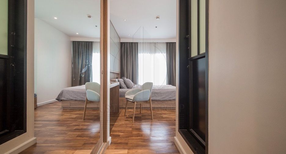 For rent 2 bedrooms condo in Watthana, Bangkok