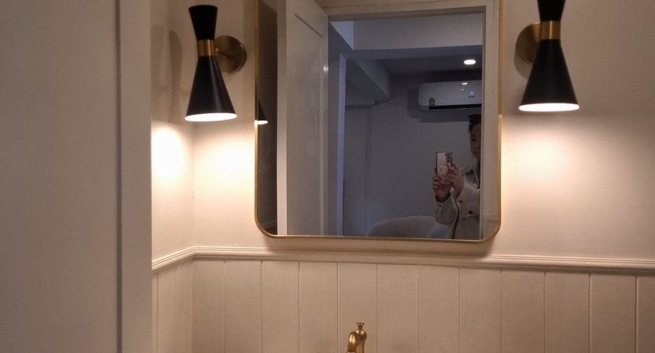 For rent 4 bedrooms townhouse in Phra Khanong, Bangkok