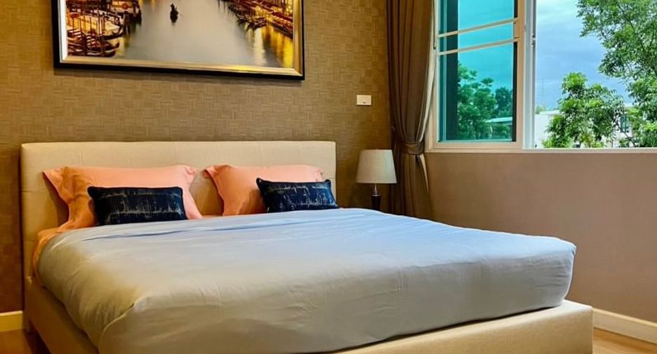 For sale 1 bed condo in Si Racha, Chonburi