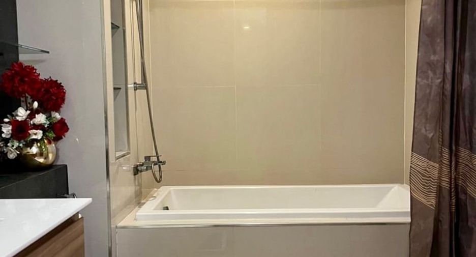 For sale 1 bed condo in Si Racha, Chonburi