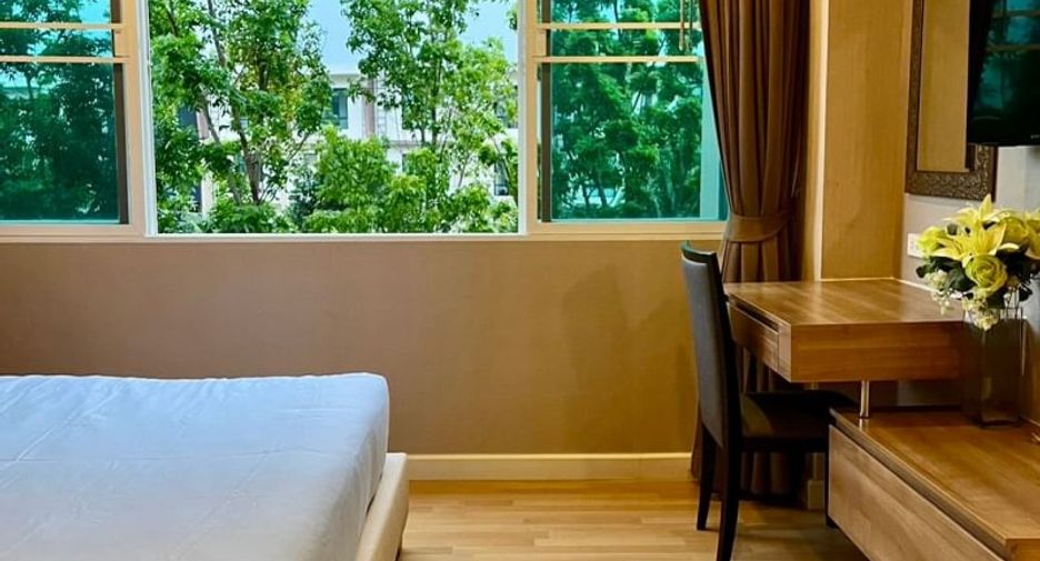 For sale 1 bed condo in Si Racha, Chonburi