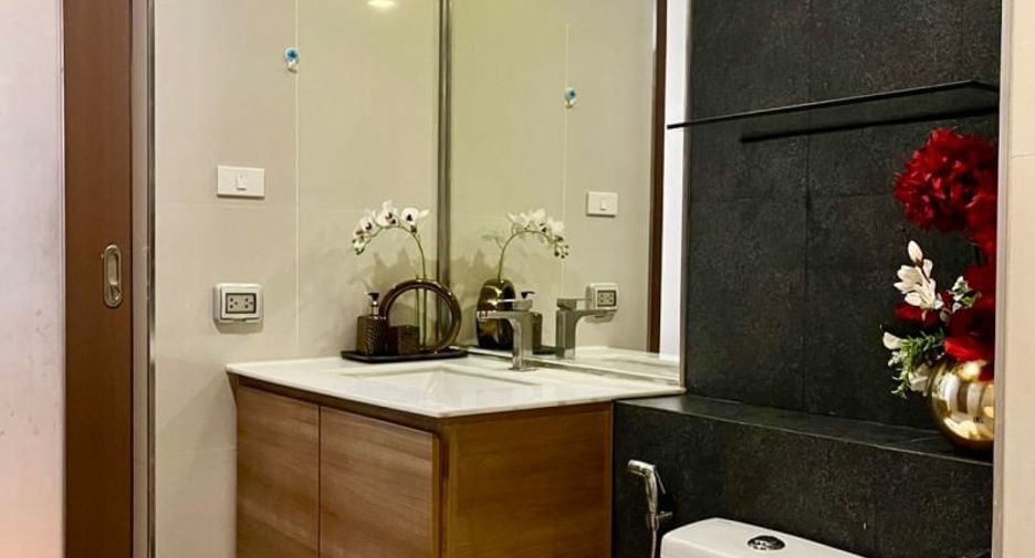 For sale 1 bed condo in Si Racha, Chonburi