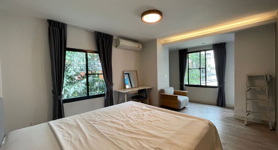 À louer 3 chambres appartement à Watthana, Bangkok
